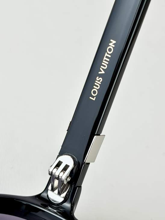 Picture of Louis Vuitton Sunglasses _SKUfw79279412fw